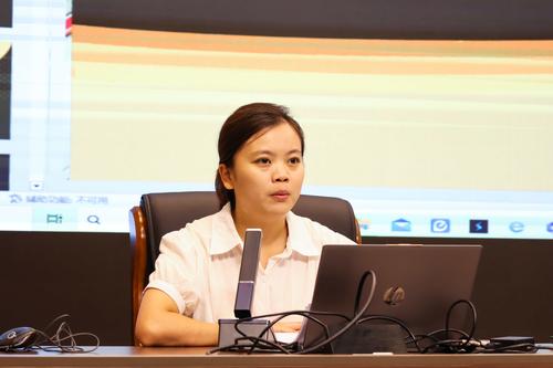 2李月皎老师为学们讲解在实习中如何调节心理压力 2李月皎老师为学们讲解在实习中如何调节心理压力