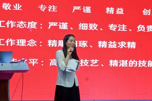 5.李晓培老师带同学们学习大国工匠精神 5.李晓培老师带同学们学习大国工匠精神