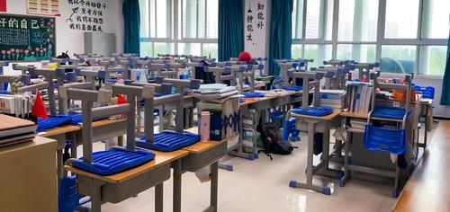 6认真打扫后的教室干净整洁 6认真打扫后的教室干净整洁
