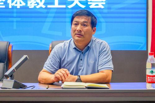 5.副校长郑棣对学校安全工作提出要求 5.副校长郑棣对学校安全工作提出要求