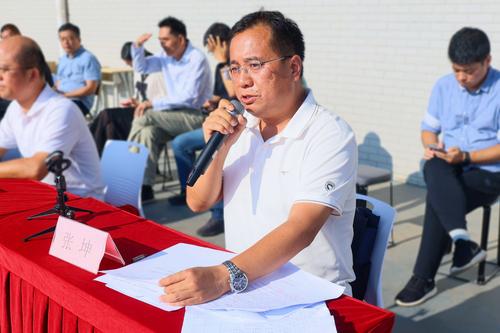 2.政教处主任张坤主持 2.政教处主任张坤主持