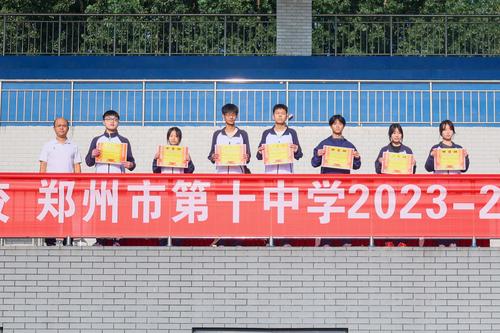 8.优秀班级代表合影留念 8.优秀班级代表合影留念