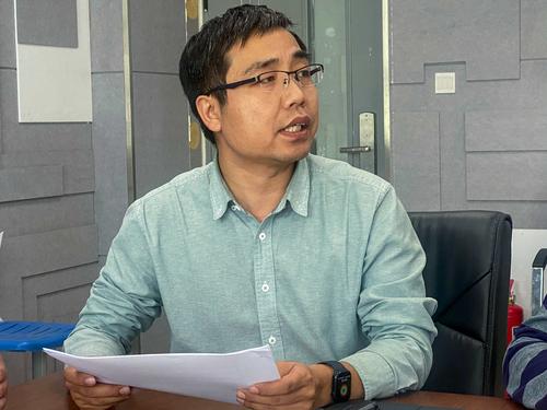 2.教务处副主任李鹏在谈学生存在的问题 2.教务处副主任李鹏在谈学生存在的问题