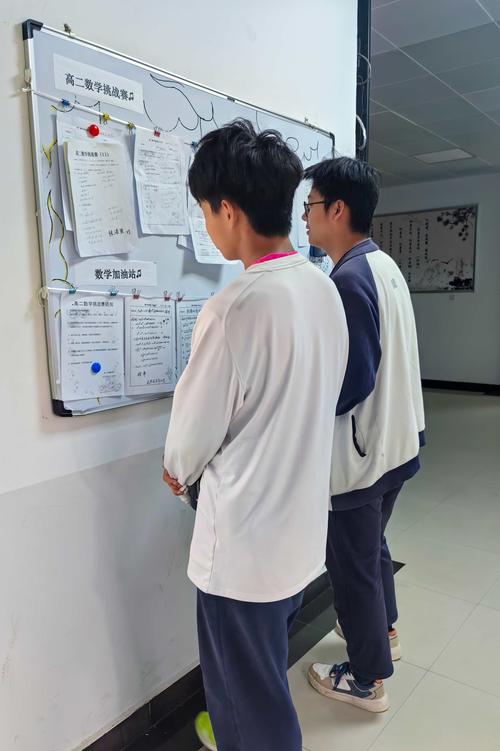 2学生们欣赏获胜者的作答过程 2学生们欣赏获胜者的作答过程