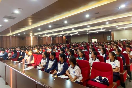 1.高一年级全体同学参加了学习与规划指导会 1.高一年级全体同学参加了学习与规划指导会
