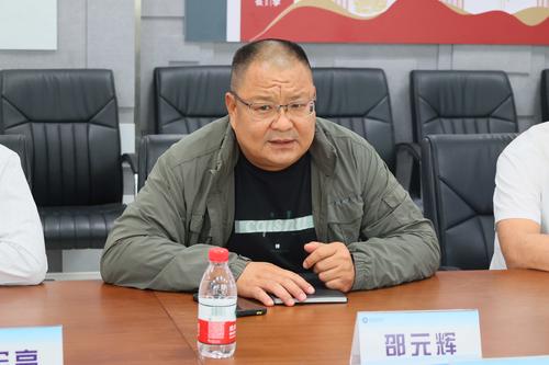 2校党委书记邵元辉代表学校对河南艺术职业学院领导的到来表示热烈欢迎 2校党委书记邵元辉代表学校对河南艺术职业学院领导的到来表示热烈欢迎