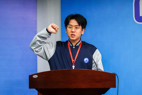 8参赛选手代表宣誓 8参赛选手代表宣誓