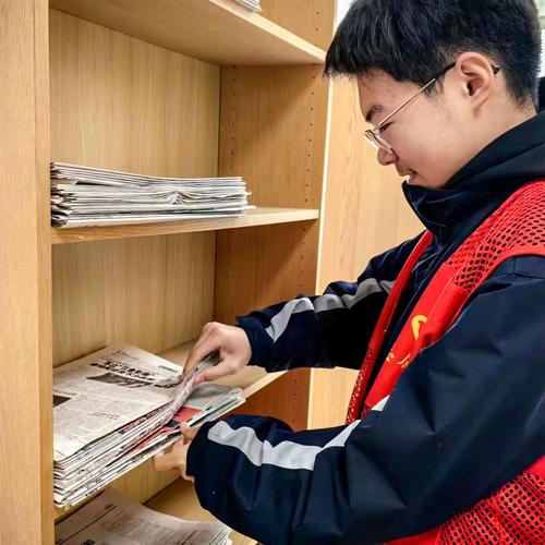 4为学生送报纸 4为学生送报纸