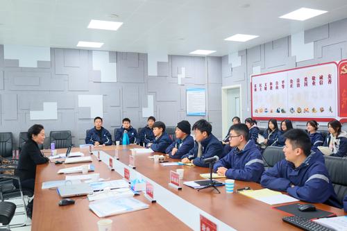5专家组与学生座谈 5专家组与学生座谈