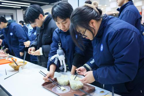 8吃上自己包的饺子 8吃上自己包的饺子