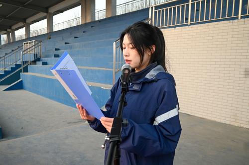 5新团员代表孙龙敏发言 5新团员代表孙龙敏发言