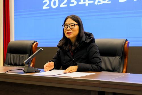 3考核组副组长、郑州市第十一高级中学党委书记杨志娟宣讲考核意义 3考核组副组长、郑州市第十一高级中学党委书记杨志娟宣讲考核意义