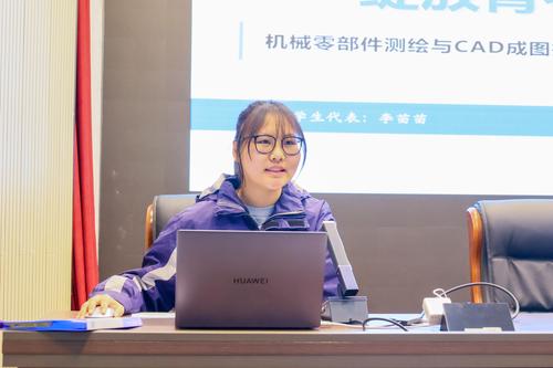 6优秀学生代表李苗苗发言 6优秀学生代表李苗苗发言