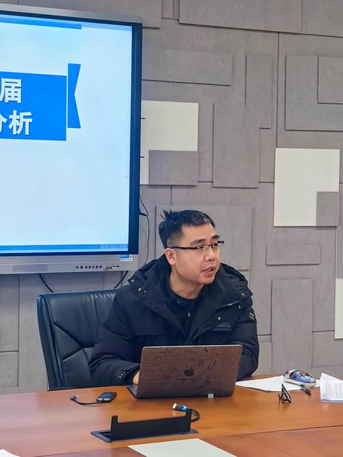 1教务处副主任李鹏主持会议 1教务处副主任李鹏主持会议