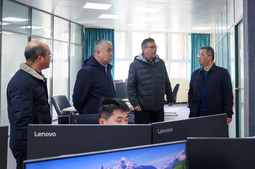 2参观莫柏尔影视后期制作工作室 2参观莫柏尔影视后期制作工作室