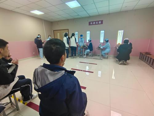 4学生有序参加体检 4学生有序参加体检