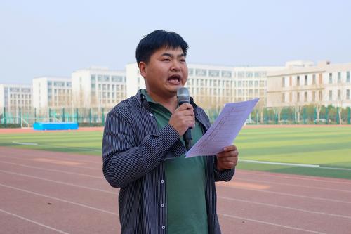 1朱开锋老师宣布比赛规则 1朱开锋老师宣布比赛规则