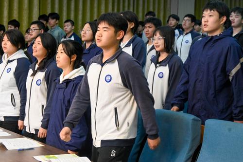 3学生们通过踏步走感知歌曲的韵律 3学生们通过踏步走感知歌曲的韵律