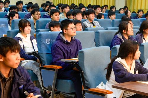 4同学们认真听讲 4同学们认真听讲