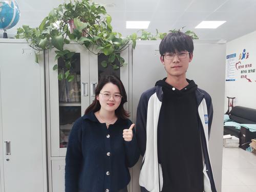 4班主任黄欠欠为李凯歌同学点赞 4班主任黄欠欠为李凯歌同学点赞