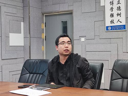2教务处副主任李鹏主持会议 2教务处副主任李鹏主持会议