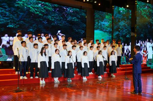 2-2216班合唱《阳光总在风雨后》 2-2216班合唱《阳光总在风雨后》