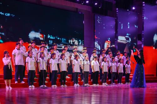 5-2208班合唱《这世界那么多人》 5-2208班合唱《这世界那么多人》