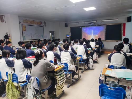 1组织学生观看《感动中国》2023年度人物盛典 1组织学生观看《感动中国》2023年度人物盛典