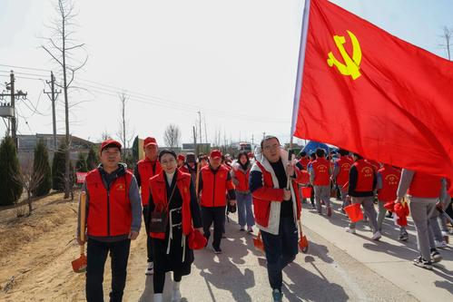 1taptap滚球校开展义务植树志愿服务活动