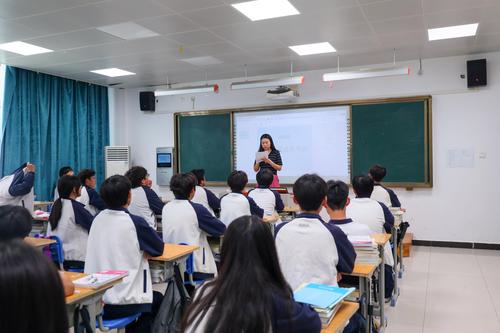 2王晴云老师详细讲解本年度“3+2”升段选拔考试相关事项 2王晴云老师详细讲解本年度“3+2”升段选拔考试相关事项