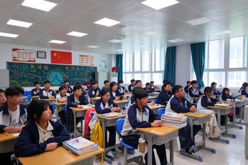 4学生认真听讲 4学生认真听讲