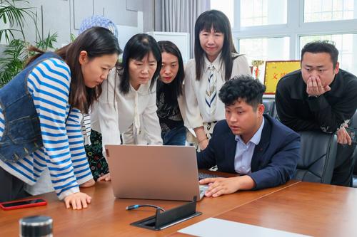 3河南继学电子科技有限公司销售副总经理曹永恩为老师们讲解软件实战训练系统 3河南继学电子科技有限公司销售副总经理曹永恩为老师们讲解软件实战训练系统