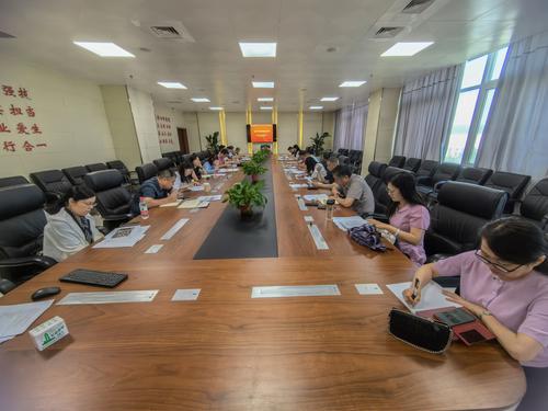 3与会成员认真领会会议精神 3与会成员认真领会会议精神