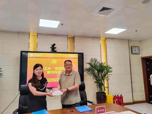 2邵元辉赠与郑州城市管理中等专业学校党建书籍 2邵元辉赠与郑州城市管理中等专业学校党建书籍