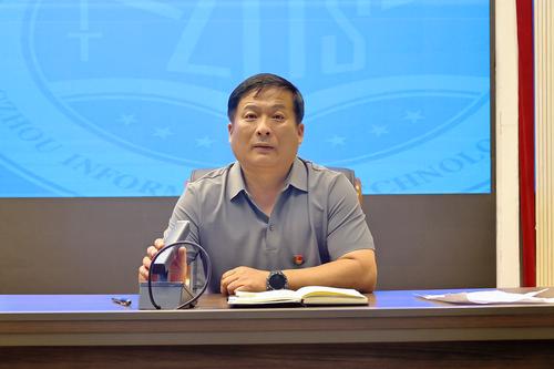 4副校长郑棣就暑假校园维修与改造进行说明 4副校长郑棣就暑假校园维修与改造进行说明