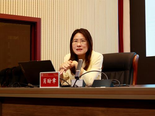 7河南经贸职业学院副教授肖盼章进行讲演