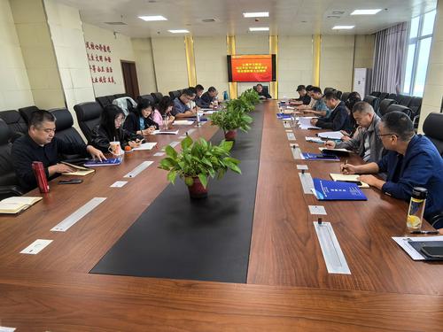 2与会人员认真学习领会教育大会精神 2与会人员认真学习领会教育大会精神