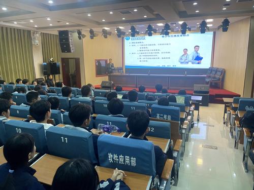 3社区医生向师生进行健康教育宣讲 3社区医生向师生进行健康教育宣讲