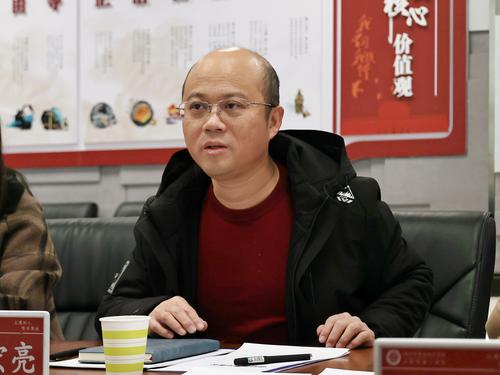 2taptap滚球校副校长王宏亮汇报班主任工作室建设情况