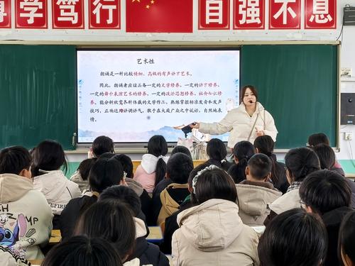 1刘倩老师讲述朗读兴趣的培养