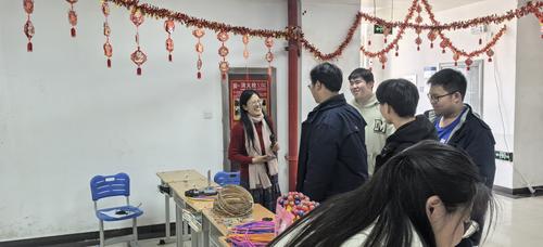 李新华介绍游戏规则 李新华介绍游戏规则