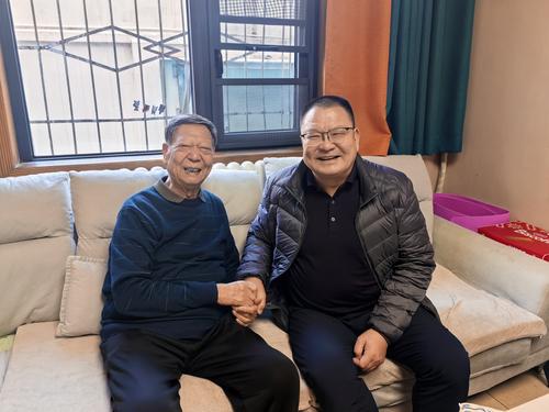 1校党委书记邵元辉慰问退休老校长纪铭有 1校党委书记邵元辉慰问退休老校长纪铭有