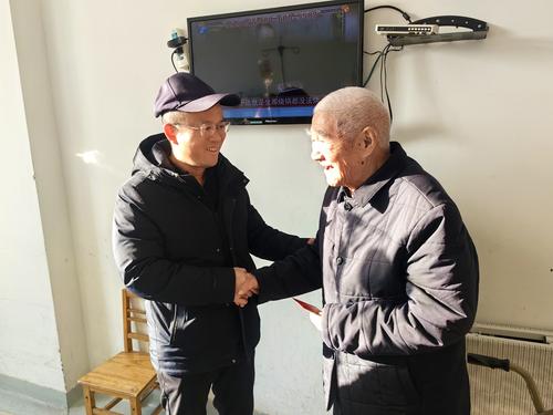 2副校长王宏亮走访慰问离休干部张殿卿 2副校长王宏亮走访慰问离休干部张殿卿