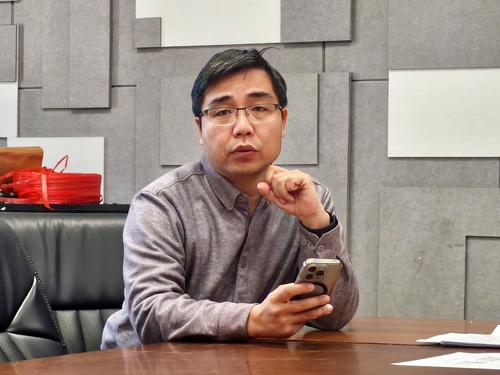 2 教务处副主任李鹏主持会议 2 教务处副主任李鹏主持会议