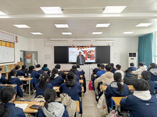 1 2403班班主任王松以“哪吒”为例鼓励学生 1 2403班班主任王松以“哪吒”为例鼓励学生