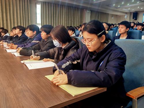 1.学生认真记录课程内容 1.学生认真记录课程内容