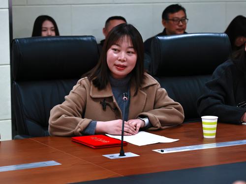 5新闻宣传工作先进个人代表张玉洁分享心得