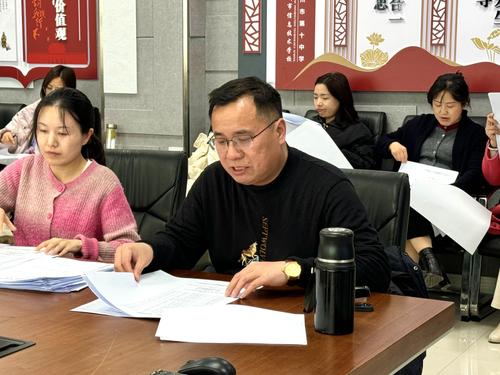 2张坤总结班主任工作并提出要求 2张坤总结班主任工作并提出要求