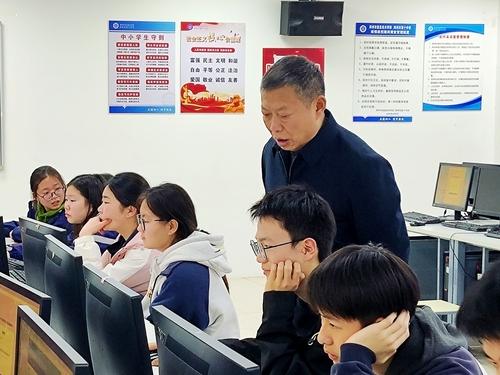 2. 张继波校长亲临指导 2. 张继波校长亲临指导