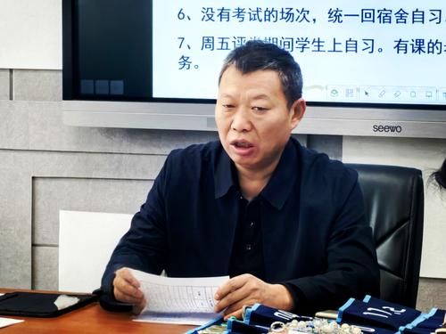 1副校长张继波在考务会上讲话